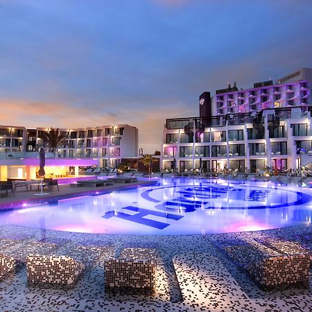 Hard Rock Hotel Ibiza Playa d'en Bossa Esterno foto The resort at night