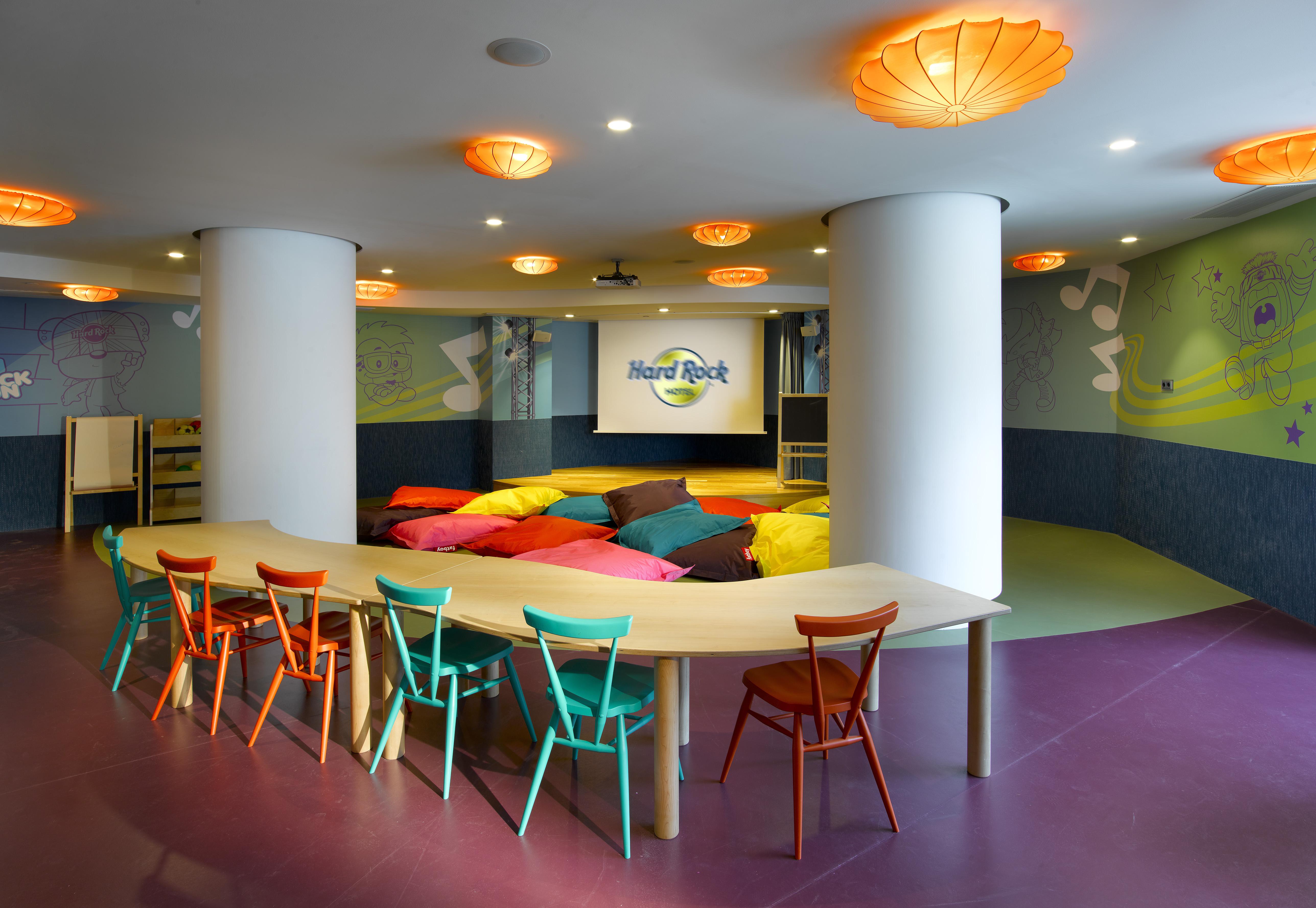 Hard Rock Hotel Ibiza Playa d'en Bossa Esterno foto The lounge at the Hard Rock Hotel