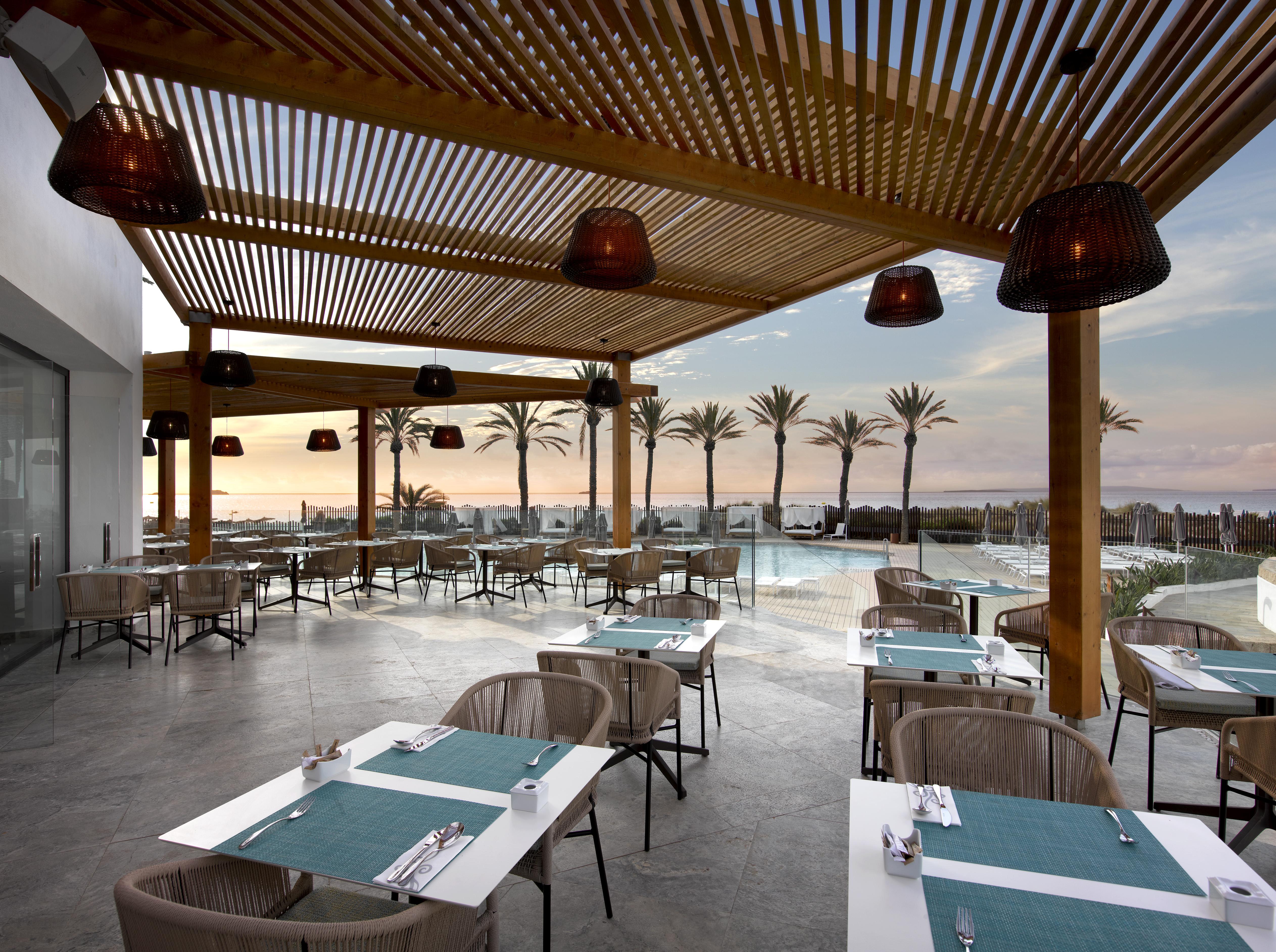 Hard Rock Hotel Ibiza Playa d'en Bossa Esterno foto The restaurant