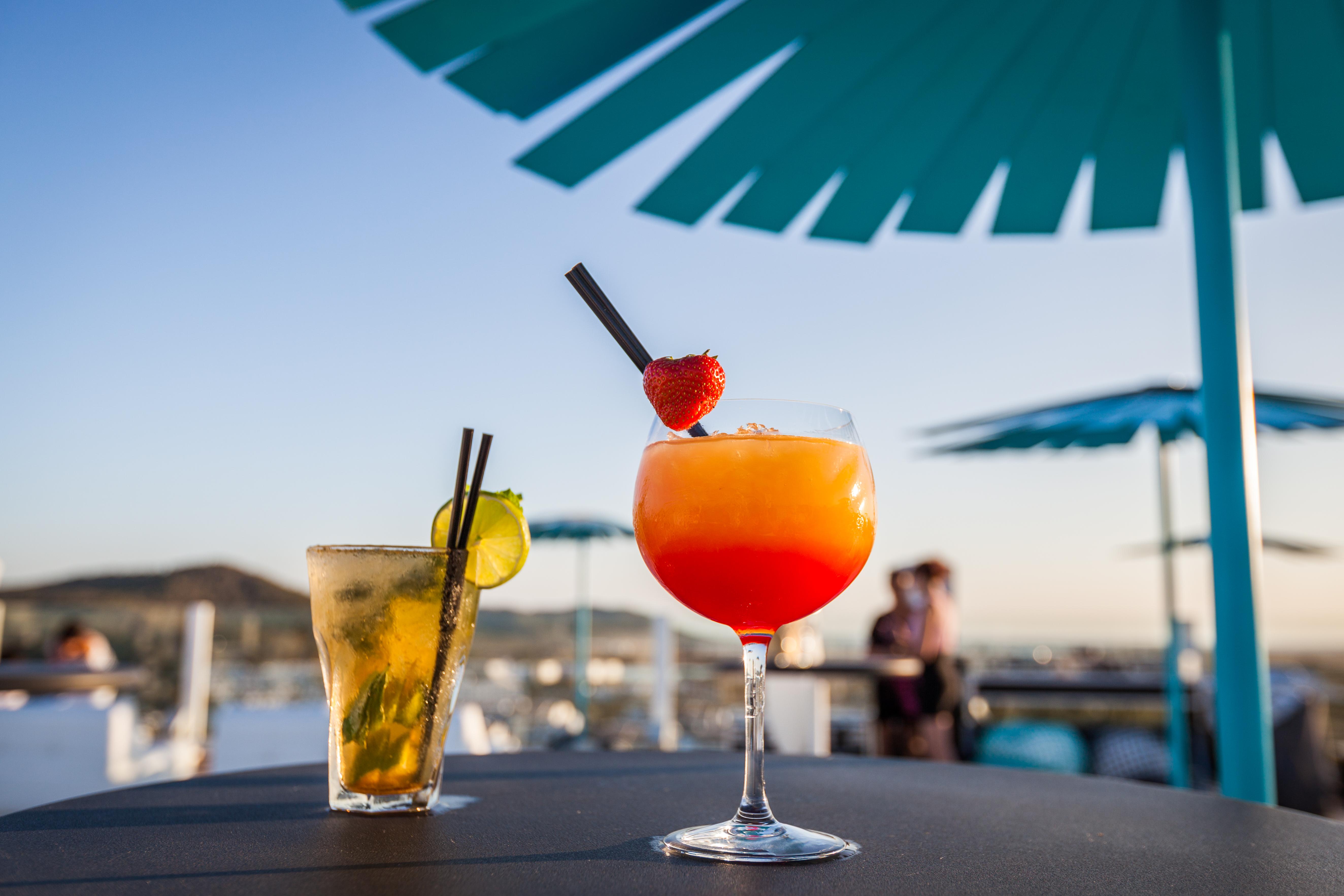 Hard Rock Hotel Ibiza Playa d'en Bossa Esterno foto Cocktails at the beach