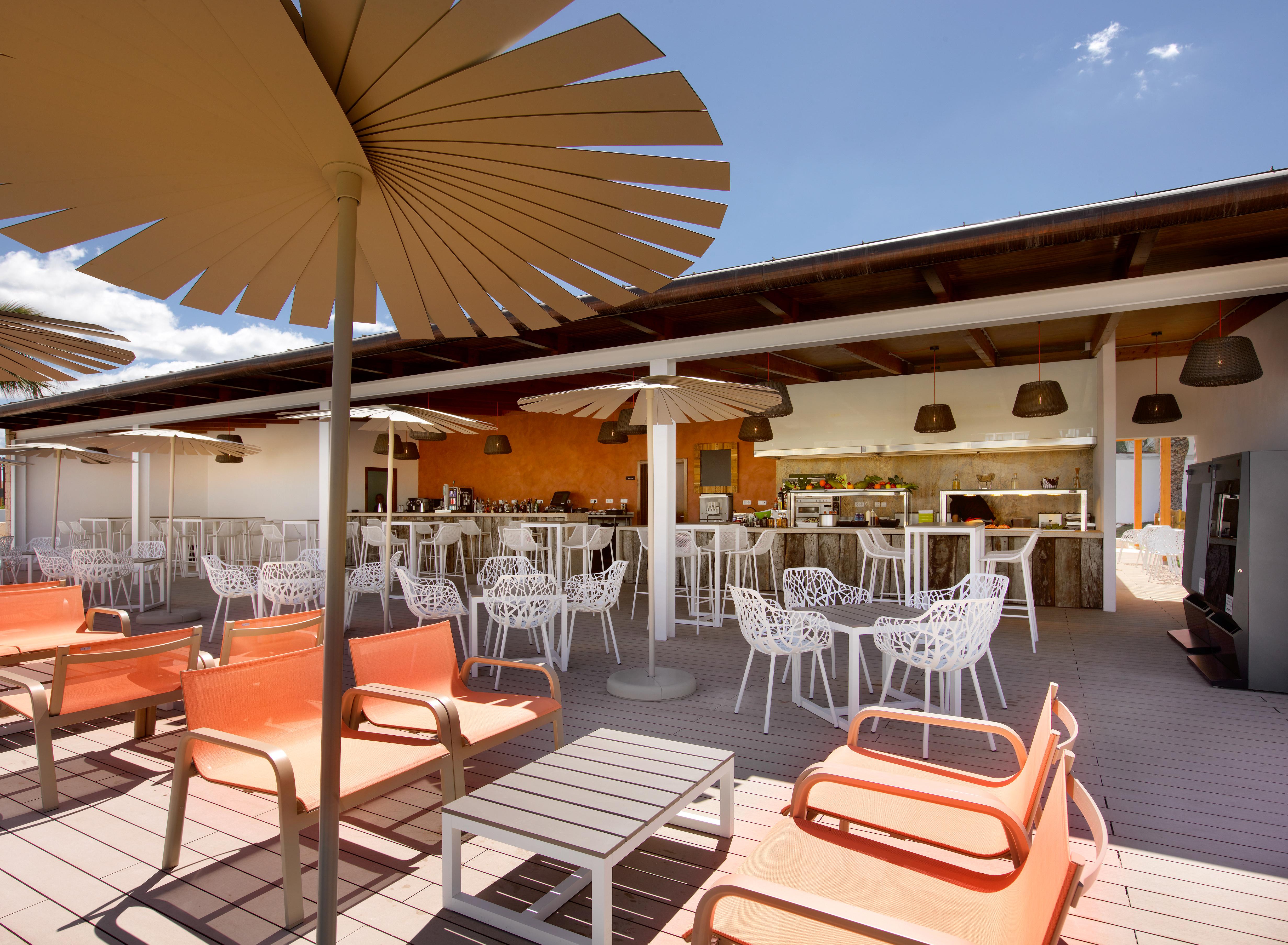 Hard Rock Hotel Ibiza Playa d'en Bossa Esterno foto The rooftop bar
