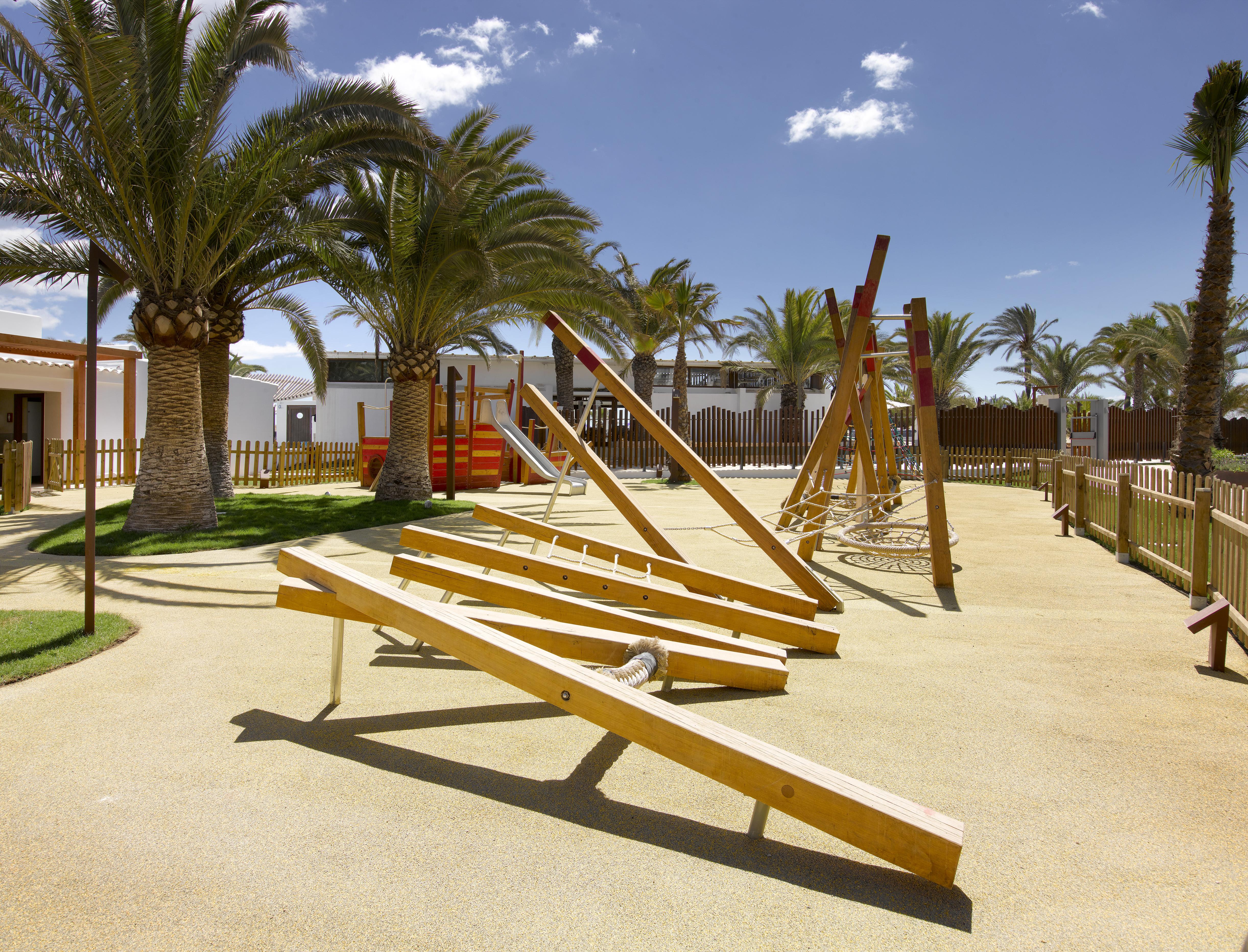 Hard Rock Hotel Ibiza Playa d'en Bossa Esterno foto Playground at the resort
