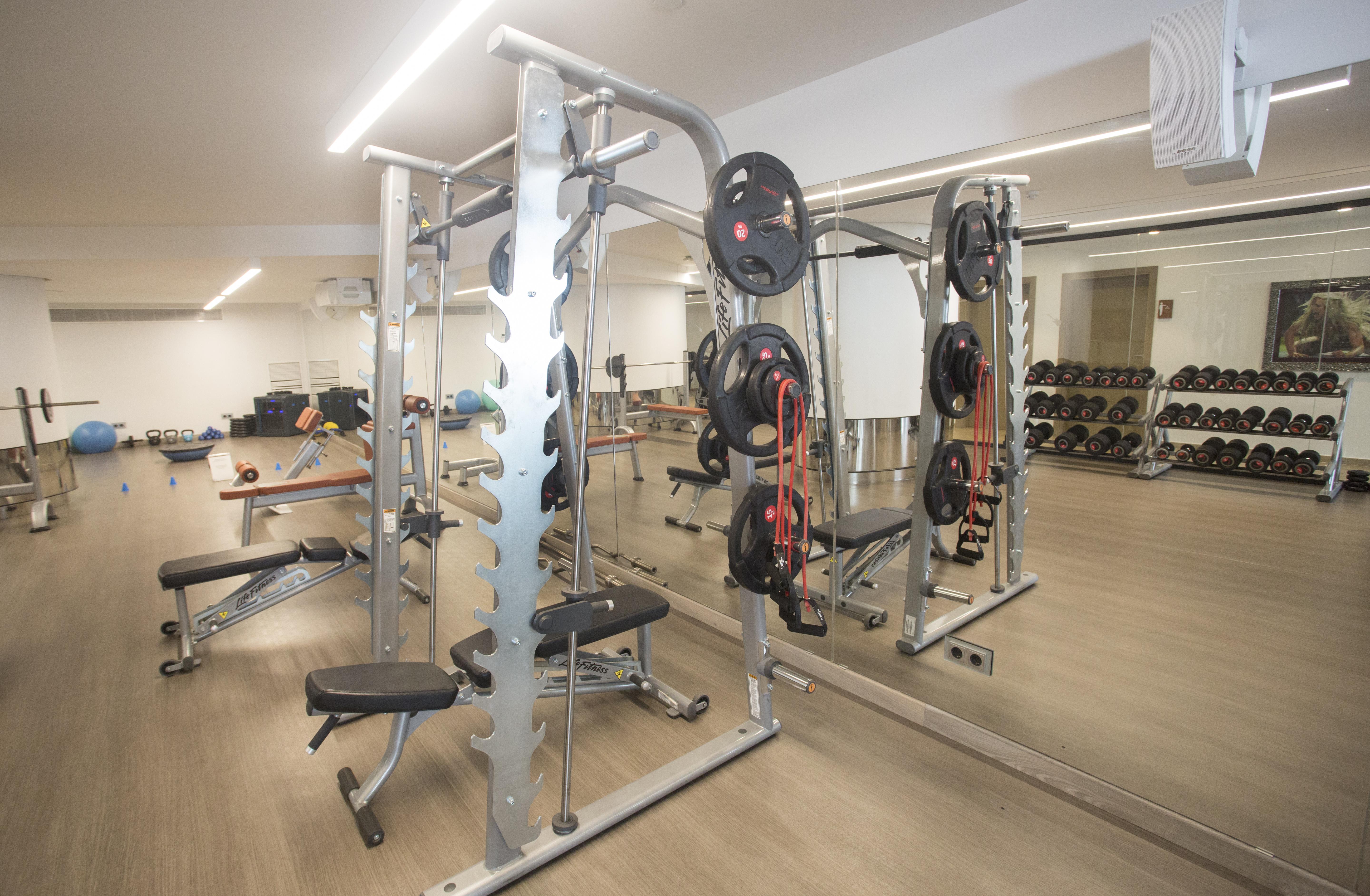 Hard Rock Hotel Ibiza Playa d'en Bossa Esterno foto The gym at the London Bridge Campus