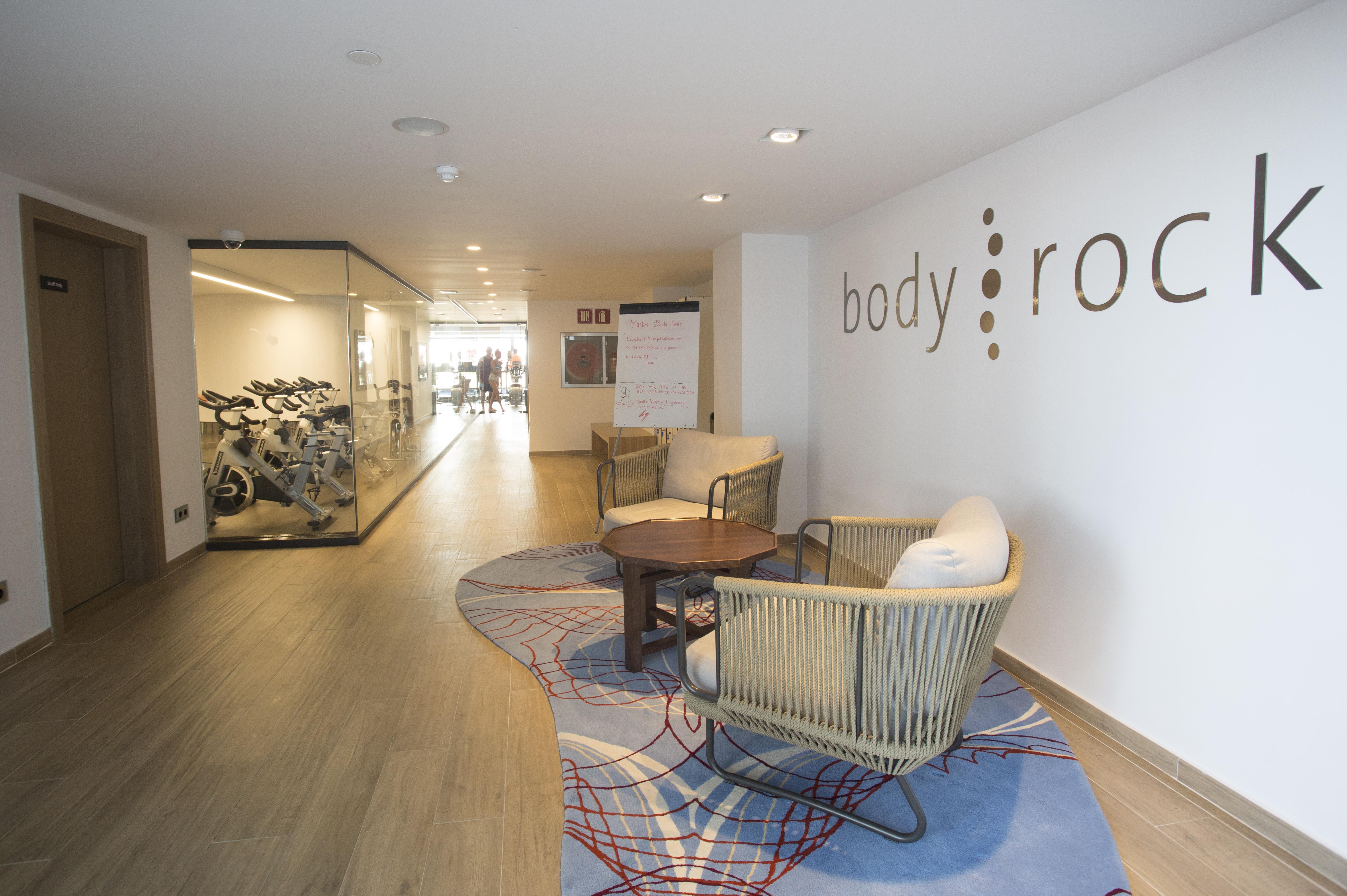 Hard Rock Hotel Ibiza Playa d'en Bossa Esterno foto Bodyrock gym in London