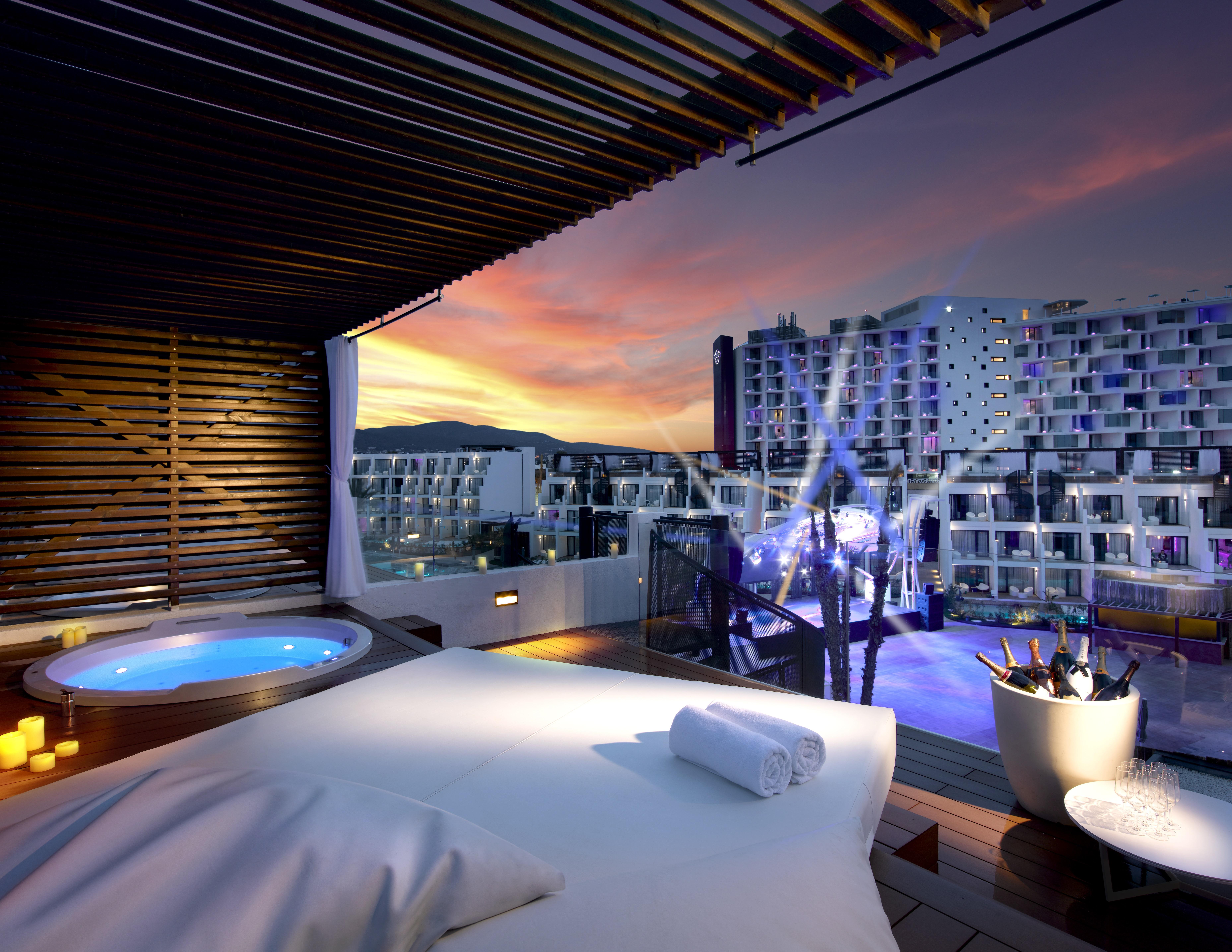 Hard Rock Hotel Ibiza Playa d'en Bossa Esterno foto The spa at the W Hotel, Bali