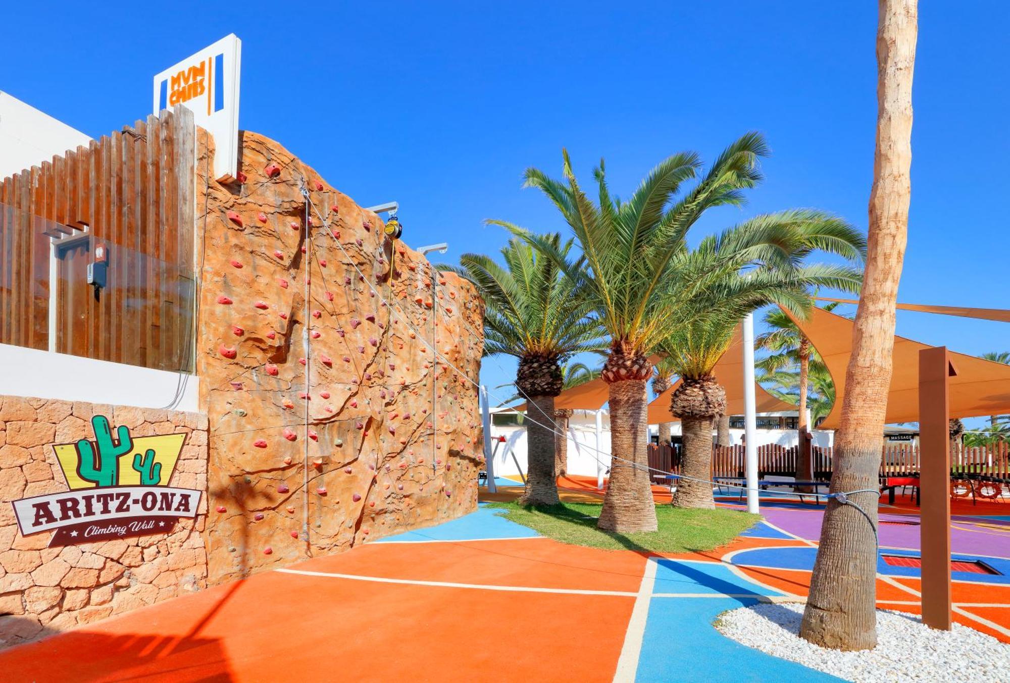 Hard Rock Hotel Ibiza Playa d'en Bossa Esterno foto Playground in Benidorm, Spain