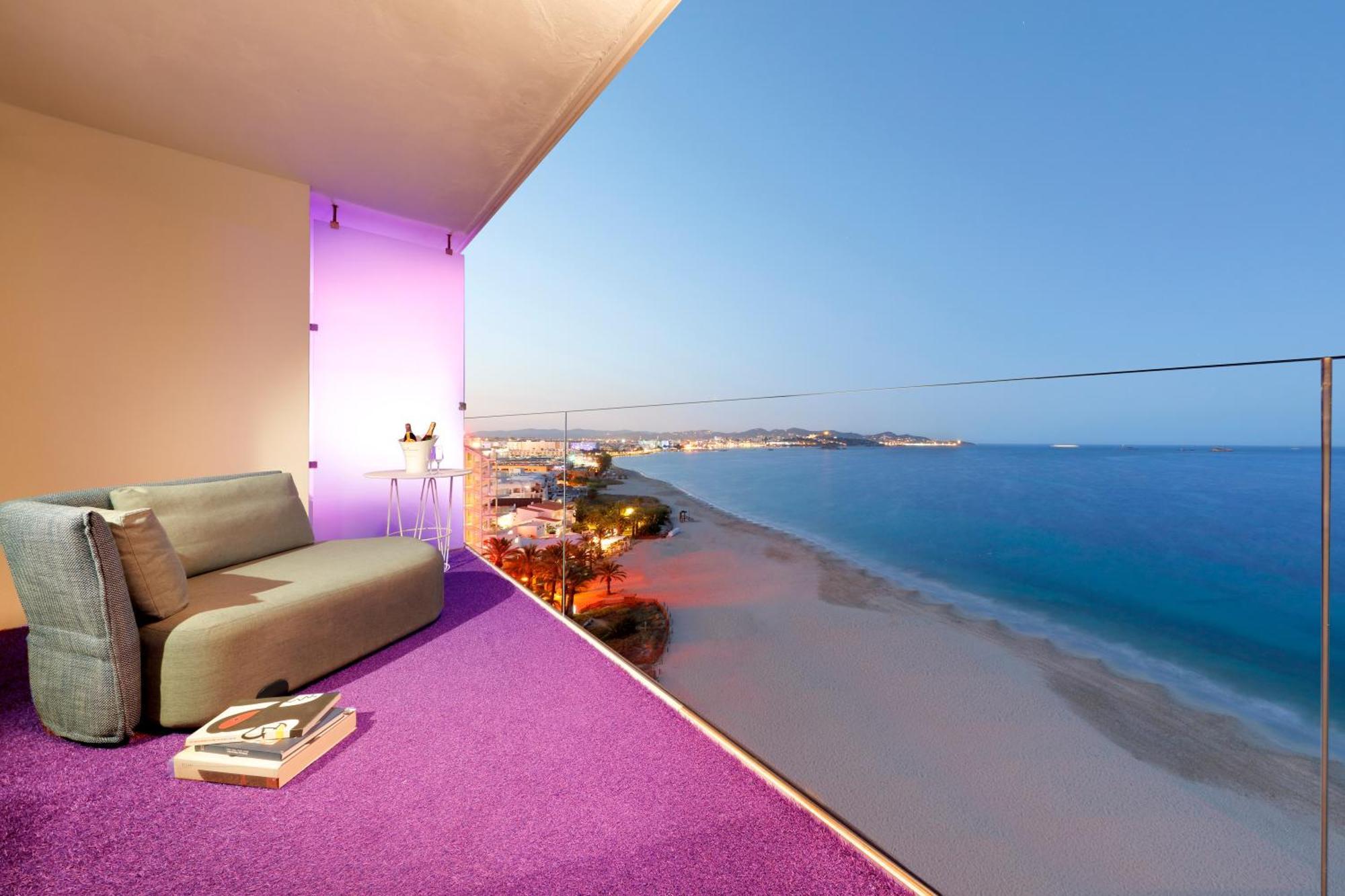 Hard Rock Hotel Ibiza Playa d'en Bossa Esterno foto View from a suite