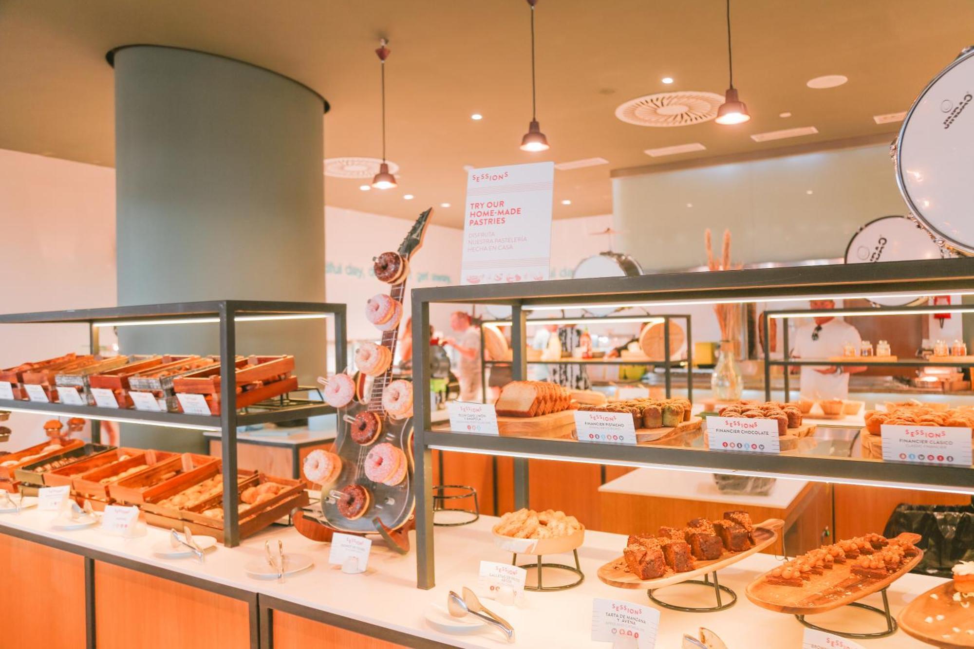 Hard Rock Hotel Ibiza Playa d'en Bossa Esterno foto A display of food at a buffet