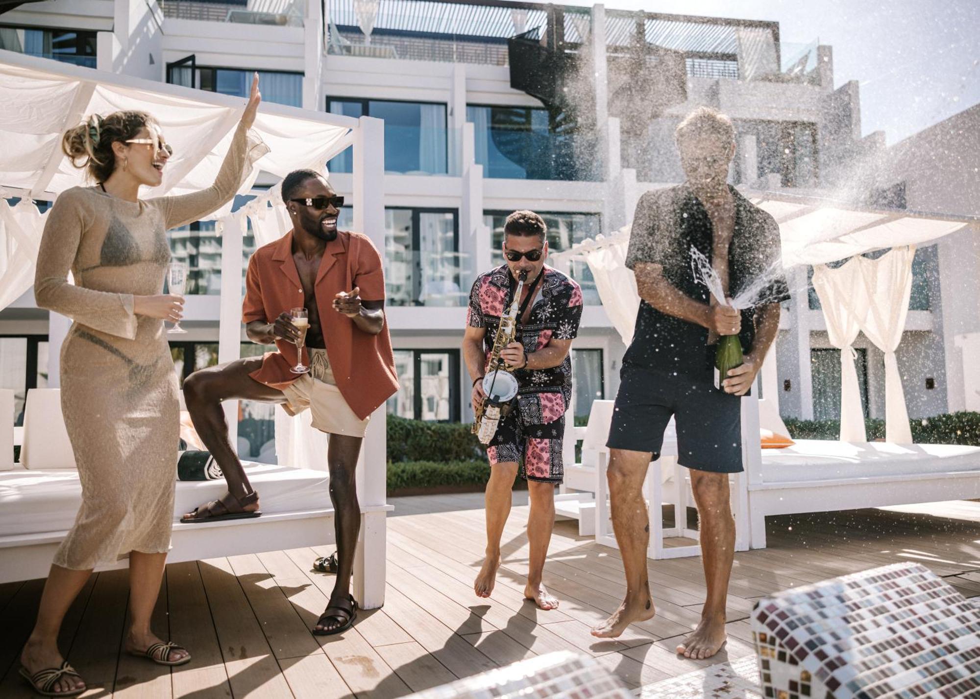 Hard Rock Hotel Ibiza Playa d'en Bossa Esterno foto The pool at the W South Beach